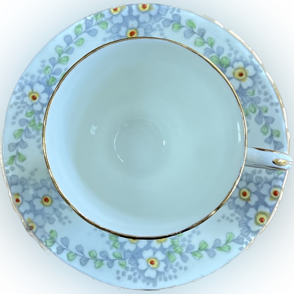 DELPHINE Fine Bone China TEACUP & SAUCER. Daisies floral pattern and gold rim. - Picture 3 of 8